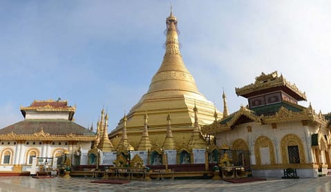 chedi principal de kyaik than lan à mawlamyine birmanie