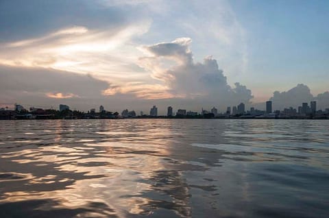 Au milieu du fleuve Chao Phraya au retour.