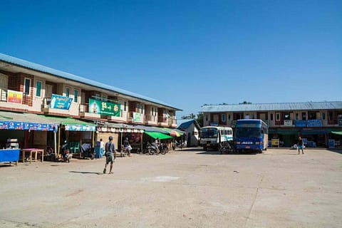 station bus chaung tha birmanie