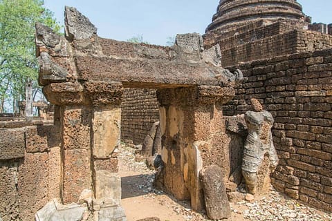 porte wat khao suwankhiri si satchanalai - thailande