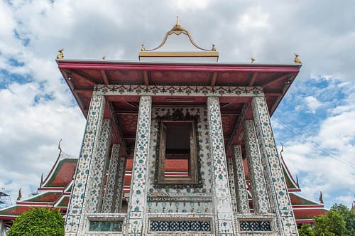 batiment au wat arun bangkok