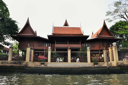 belle maison bois canaux bangkok