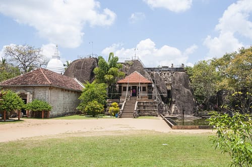 beau temps temple anuradhapura - sri lanka