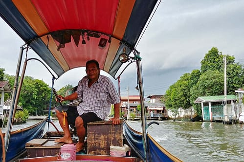 conducteur bateau longue queue klong bangkok