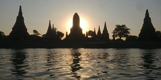 coucher soleil wat chai wattharanam depuis chao phraya ayutthaya