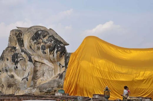 bouddha couché wat lokaya sutha ayutthaya