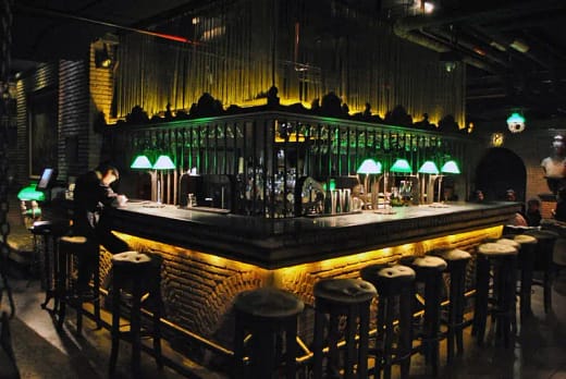 bar maggie choo silom bangkok