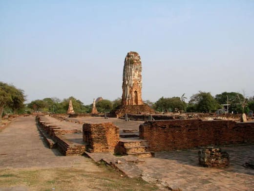 prang central du wat lokaya sutha - ayutthaya