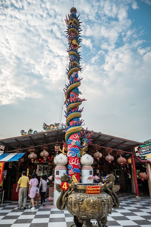 colonne dragon descendants museum - suphan buri