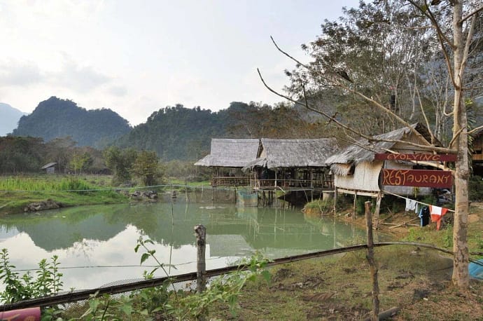 maison à côté du blue lagoon à vang vieng