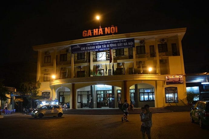 gare hanoi vietnam