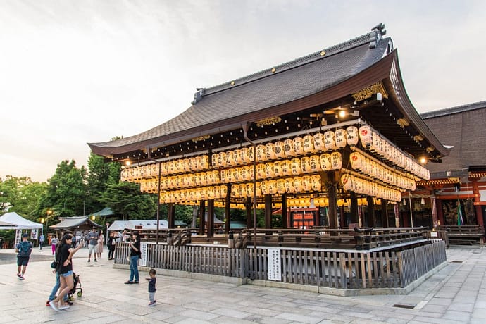 temple yasaka-jinja - higashiyama kyoto