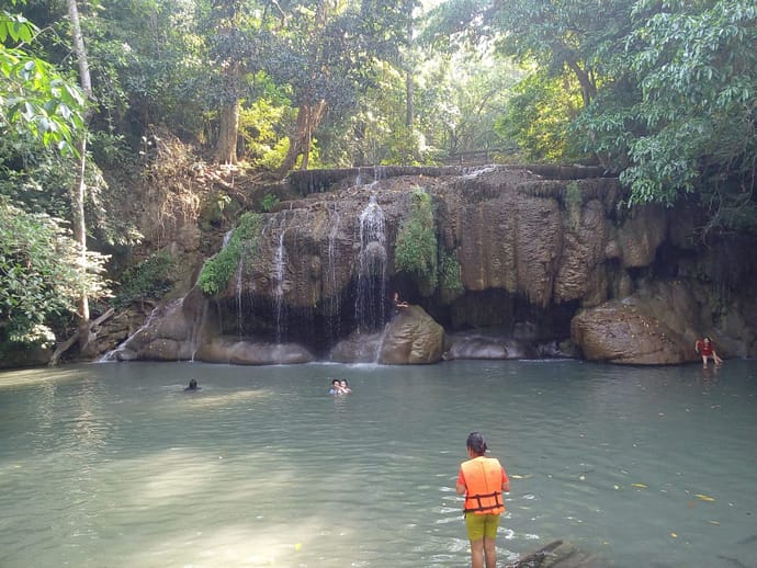 cascade erawan kanchanaburi en avril