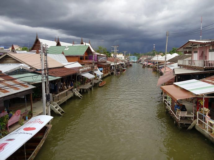 ciel orageux amphawa octobre