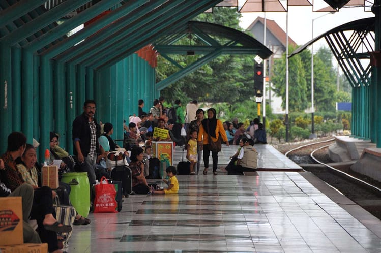 gare surabaya indonesie