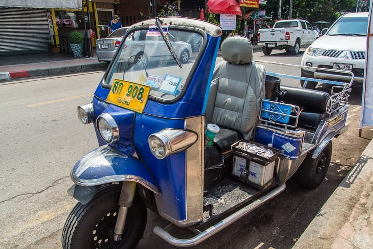 tuk tuk decapotable chiang mai pendant songkran