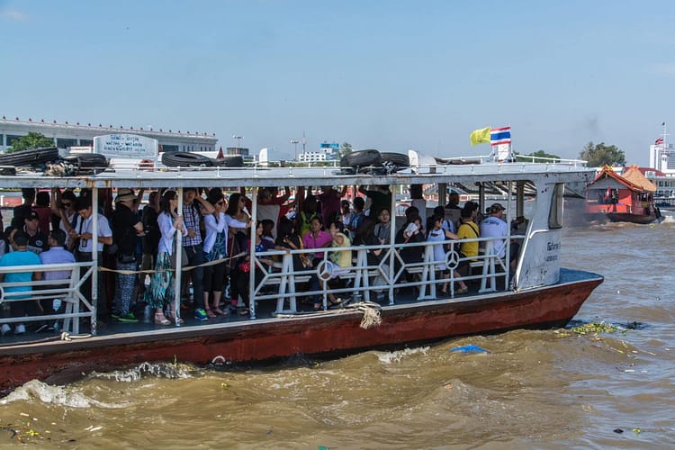 ferry traversée chao phraya wat arun