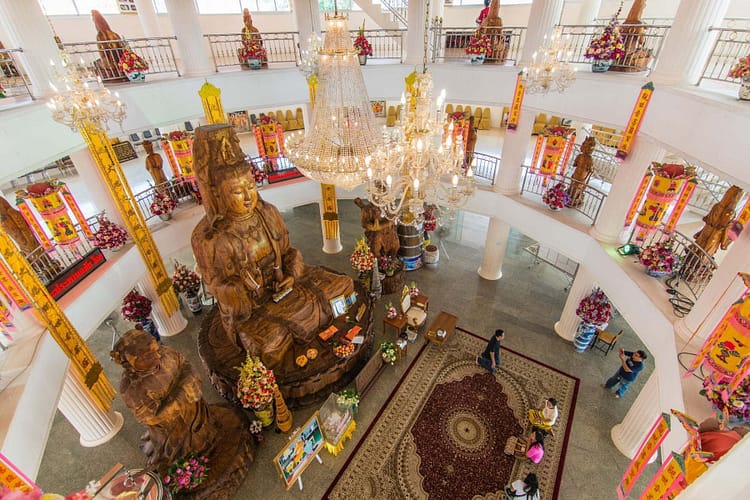 interieur pagode wat huay pla kang chiang rai