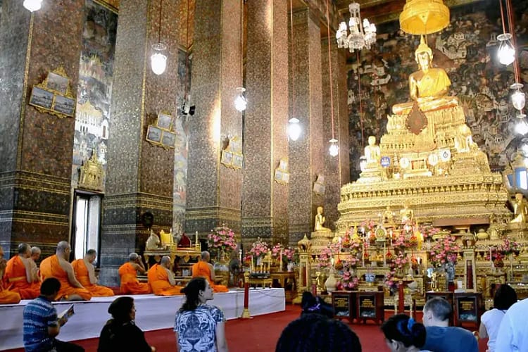 interieur ubosot wat pho bangkok