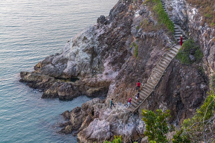 escalier falaise ko proet chanthaburi - thailande