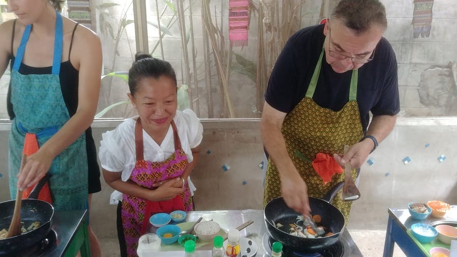 chef pook a loeuvre khroua baan thai chiang mai cooking class