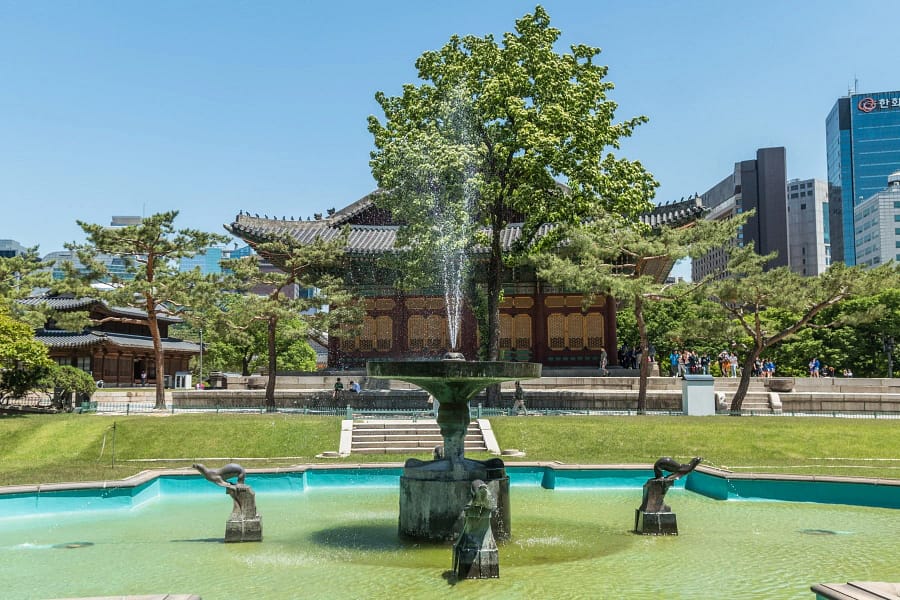 fontaine jardin seokjojeon palais deoksugung seoul