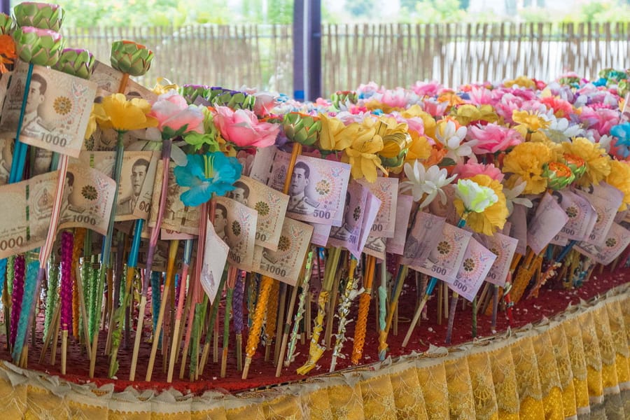 billets donations ceremonie kathina kanchanaburi