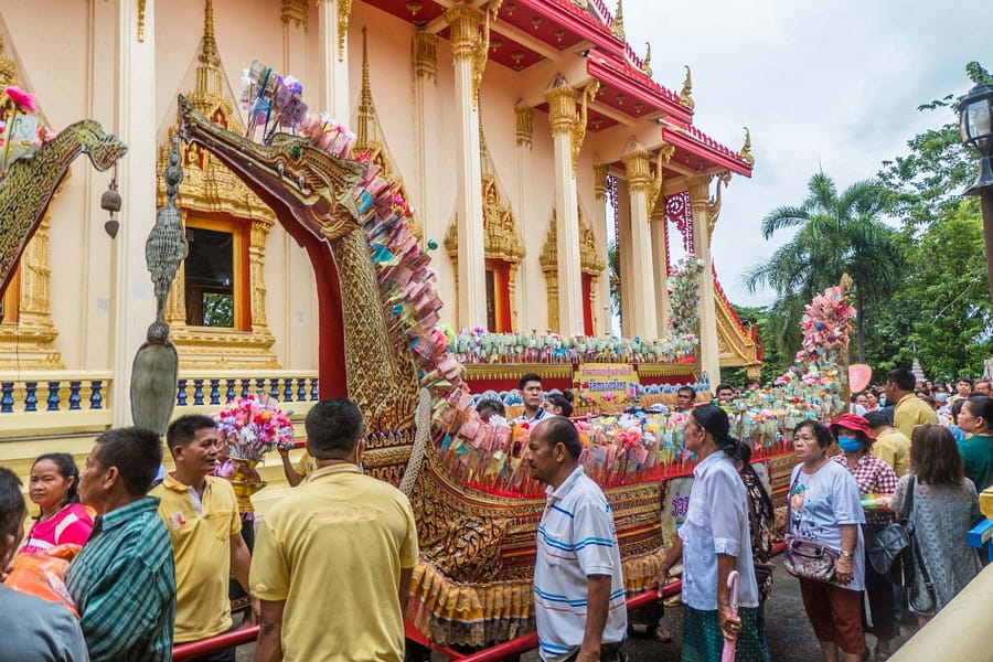 parade dons ceremonie kathina kanchanaburi