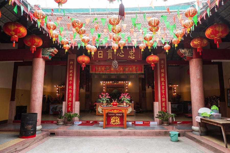 intérieur kuan u shrine chiang mai