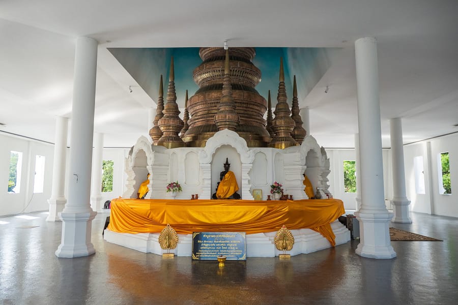 interieur chedi Wat Phra That Si Mueang Pong