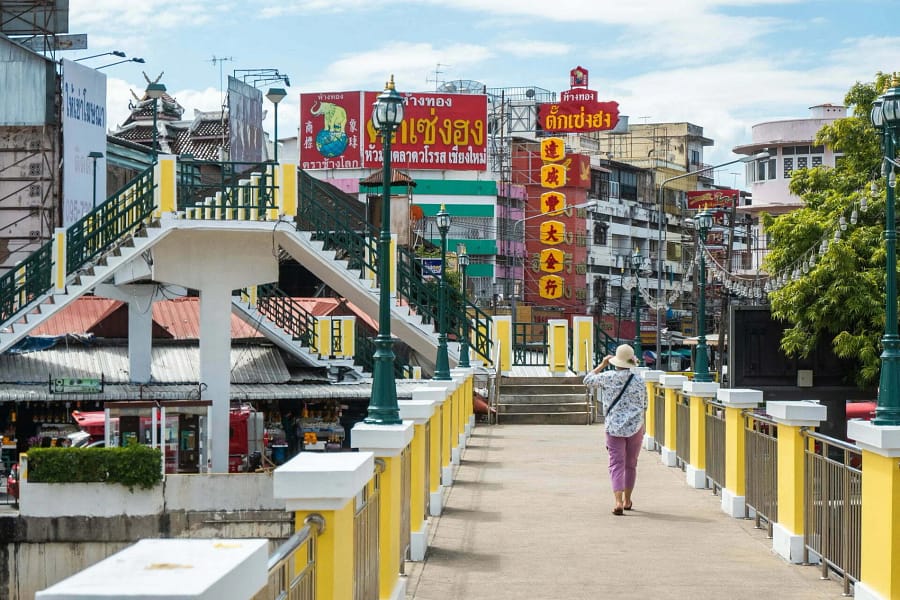 sur le chansom memorial bridge chiang mai