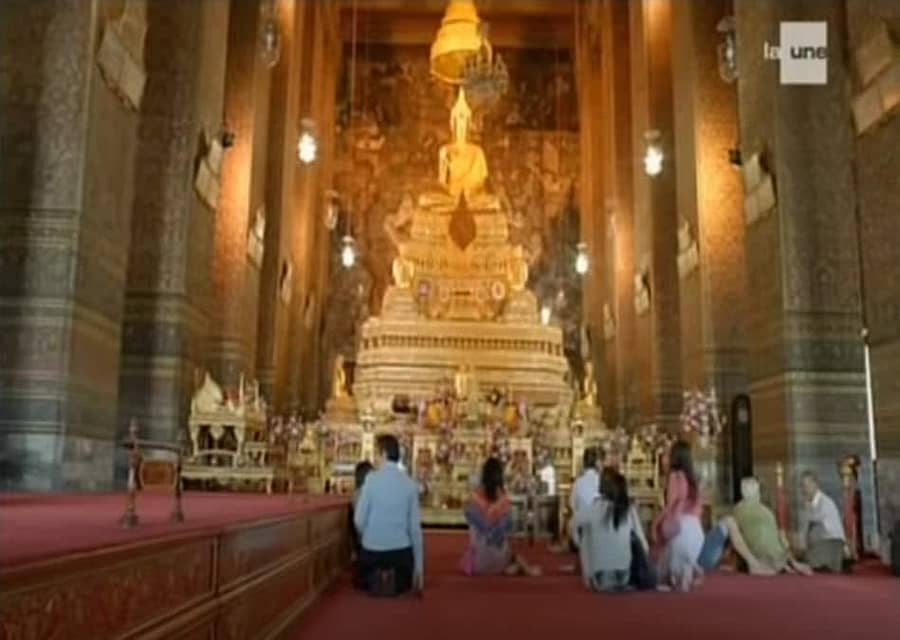 interieur chapelle wat pho episode josephine ange gardien thailande