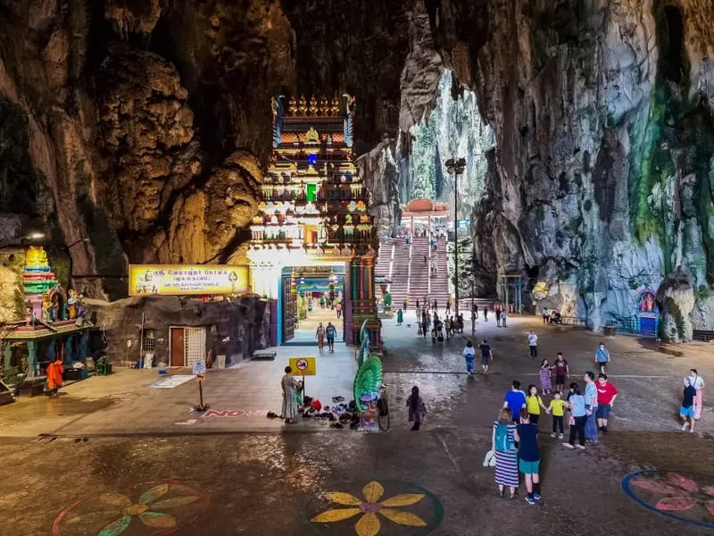 interieur batu caves kuala lumpur