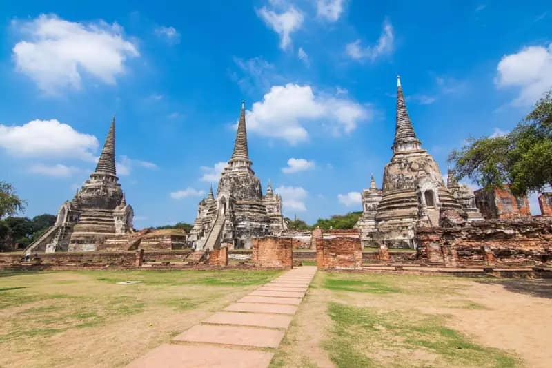 trois chedis ancien temple royal - wat phra si sanphet - ayutthaya