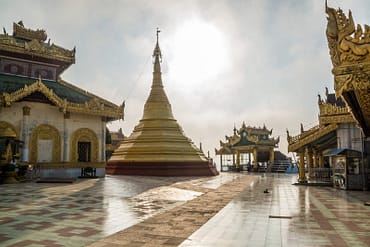 soleil derriere chedi mawlamyine birmanie