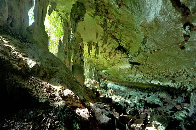 interieur-grotte-de-niah-miri-sarawak-malaisie