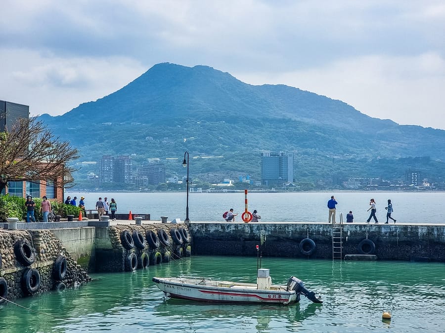 vue montagne guanyin depuis port de hobe tamsui new taipei taiwan