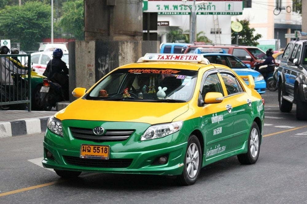Taxi meter dans les rues de Bangkok
