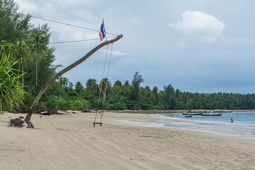 balancoire coconut beach - khao lak - thailande